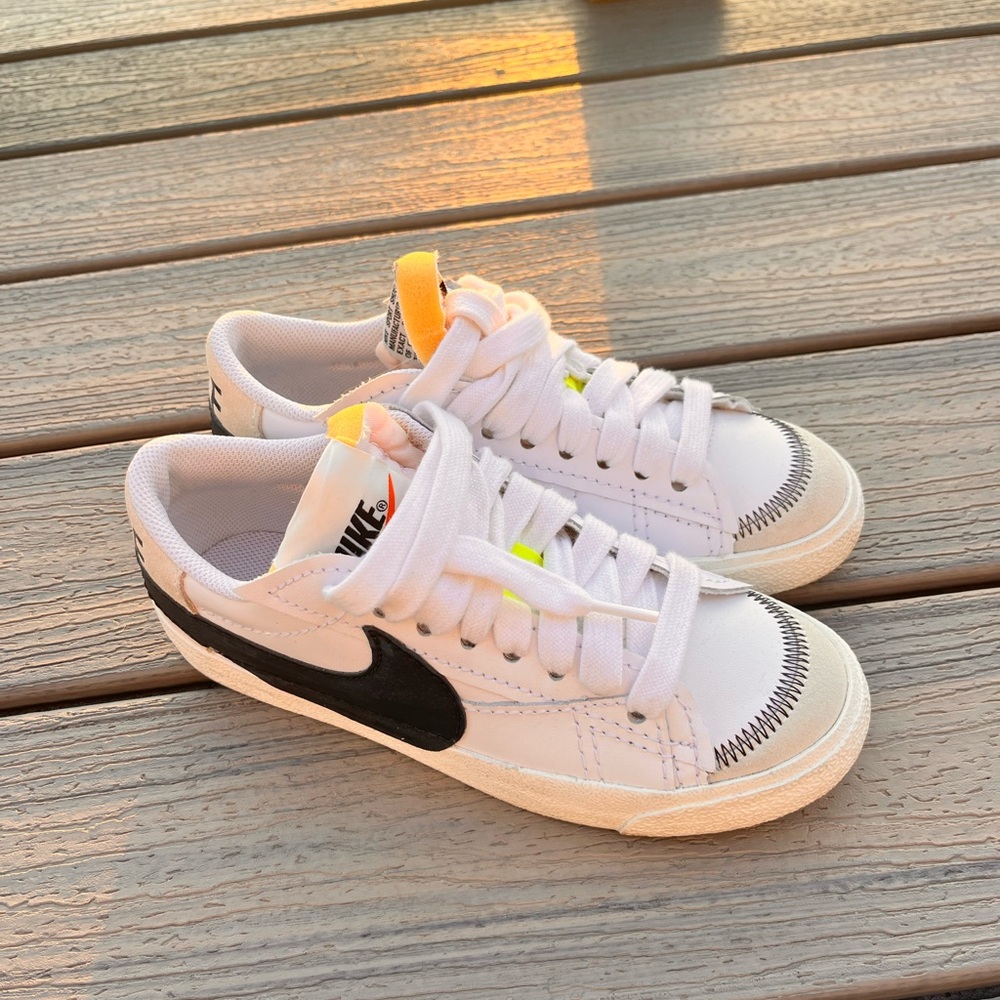 Nike White and Black Sneakers with Yellow Highlights